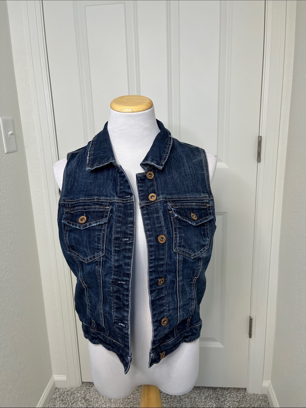 Maurices Dark Wash Distressed Stretch Denim Jean Vest Large